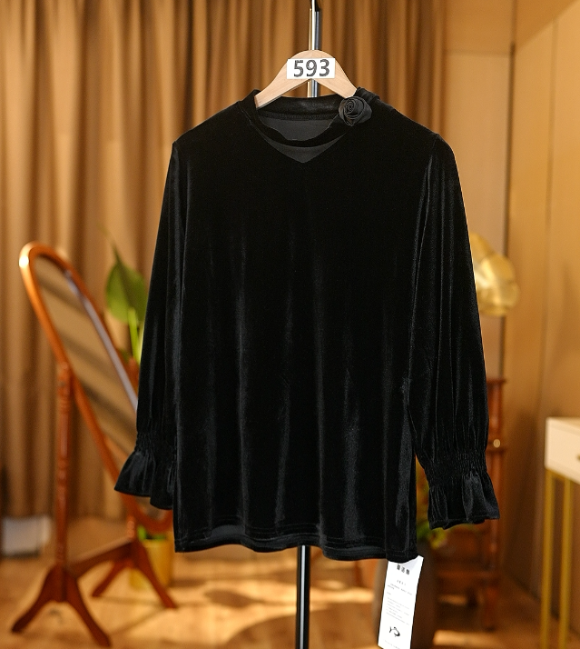 593大码女装-时尚漂亮丝绒打底衫