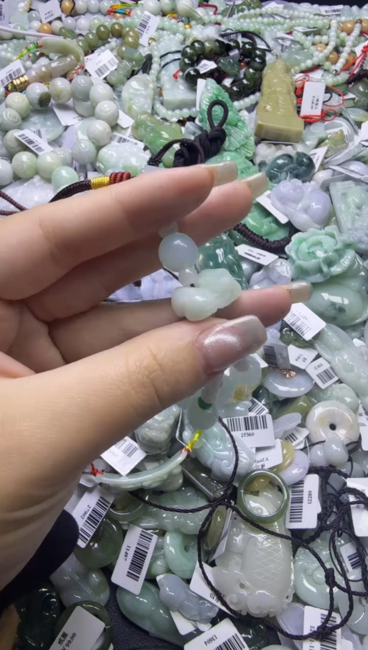 【闪购商品】翡翠颈饰未镶嵌00008958