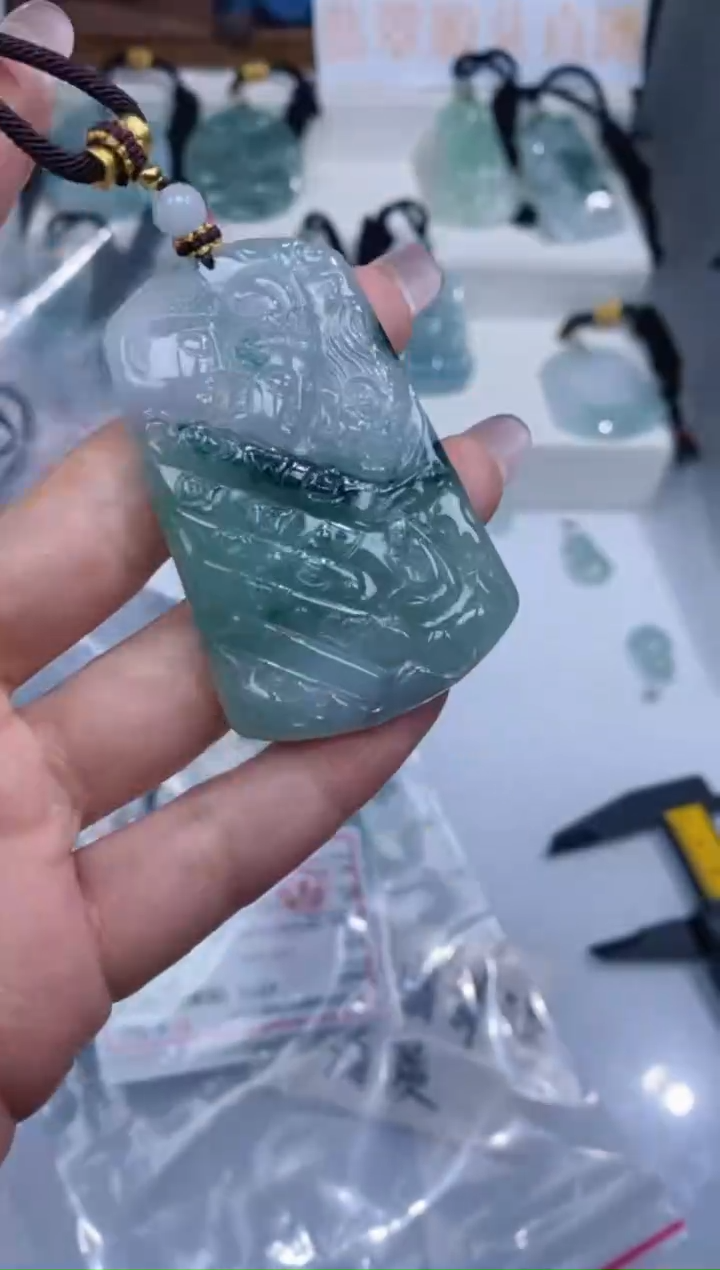 颈饰未镶嵌翡翠吊坠