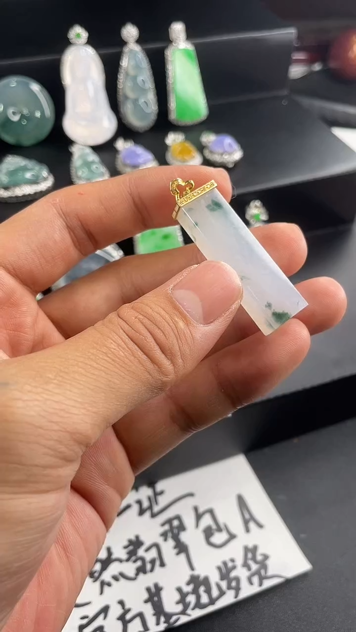 【闪购商品】翡翠吊坠(不含链)18K金镶嵌吊坠