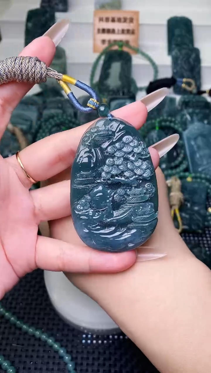 颈饰未镶嵌翡翠 
