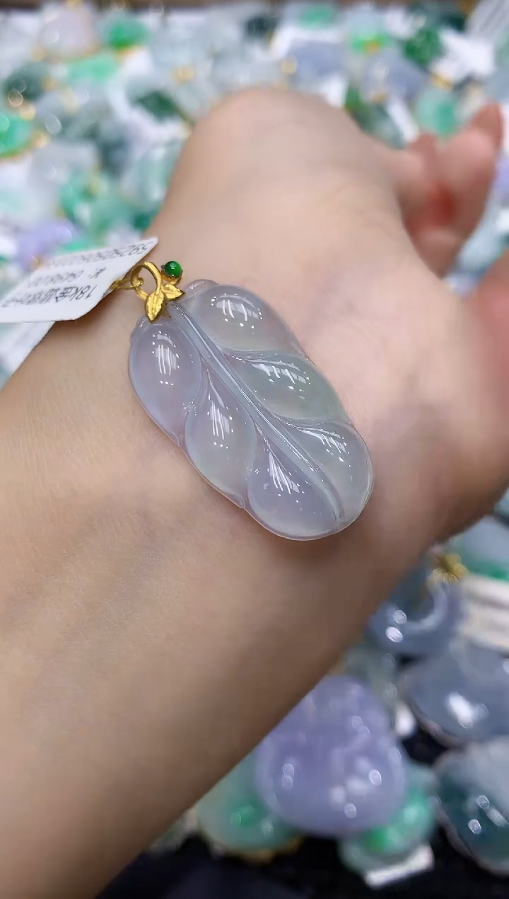 颈饰18K金镶嵌翡翠111111111111