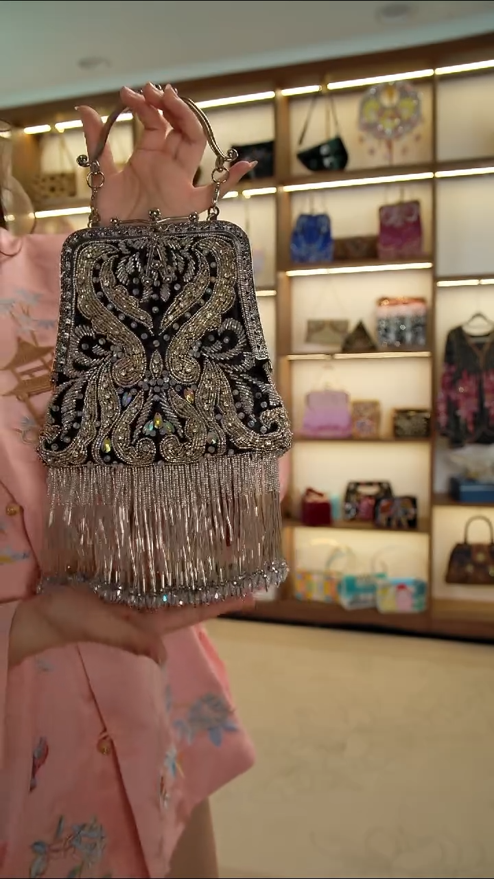 织物19百格汇手工串珠包