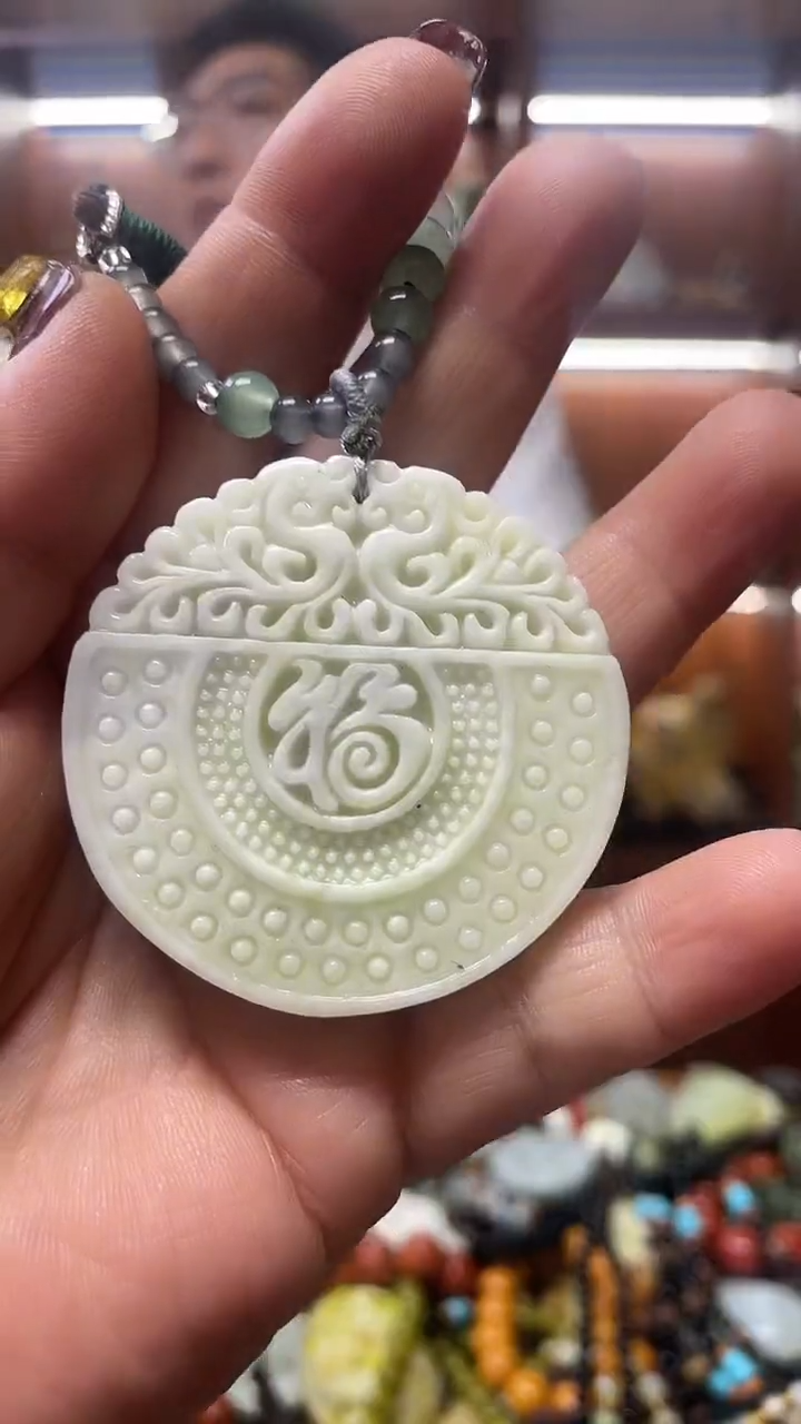 未镶嵌蛇纹石玉吊坠    