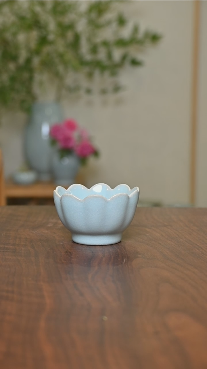 其他微瑕天青釉无款小莲花杯80毫升