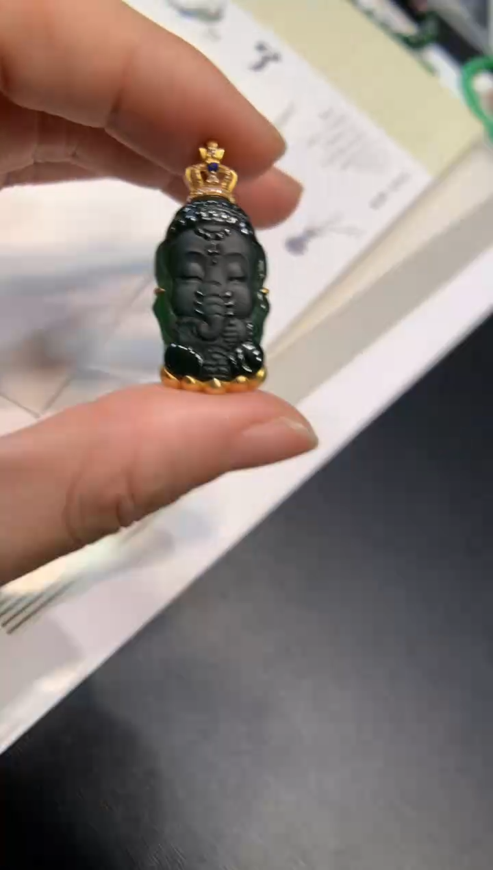 颈饰18K金镶嵌翡翠花件吊坠