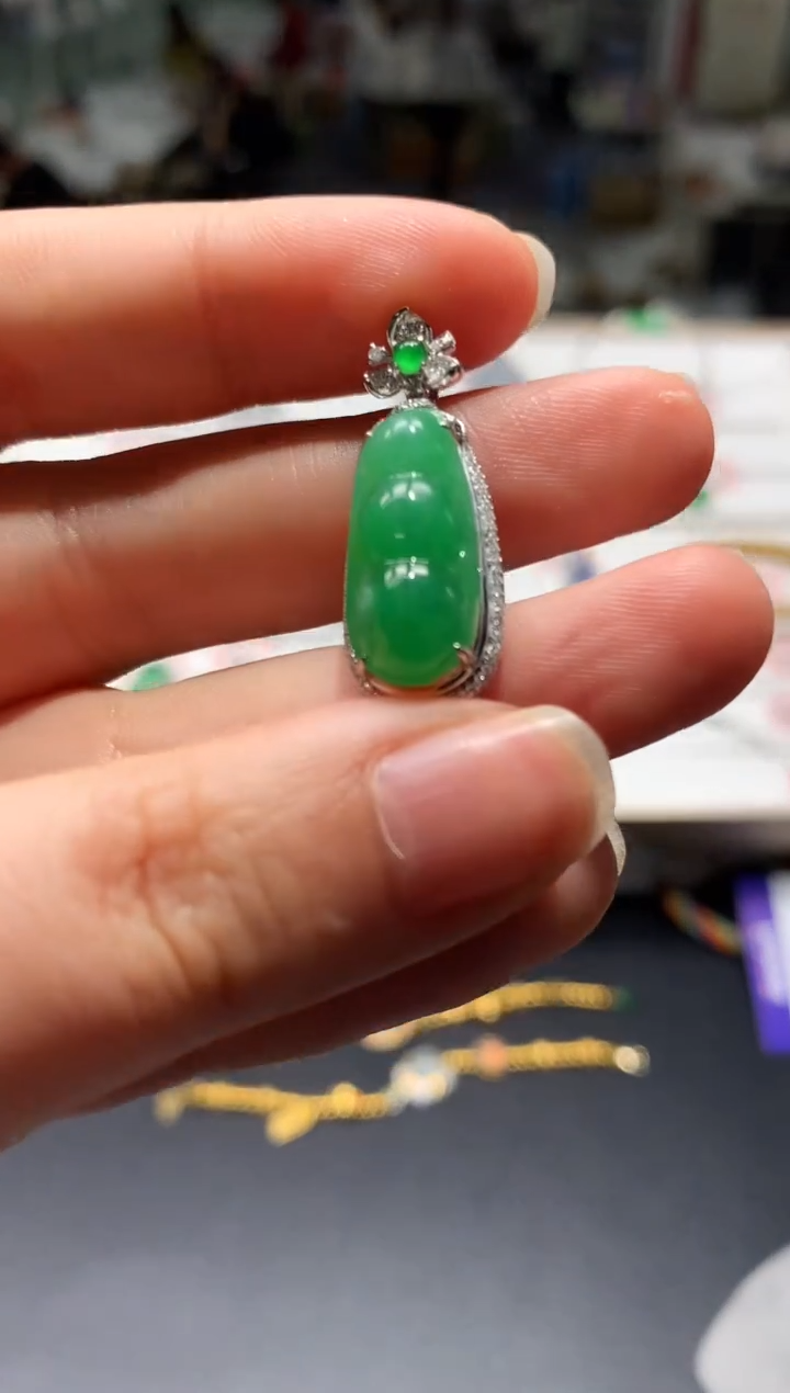 【闪购商品】翡翠18K金镶嵌吊坠(不含链)豆子|不退不换
