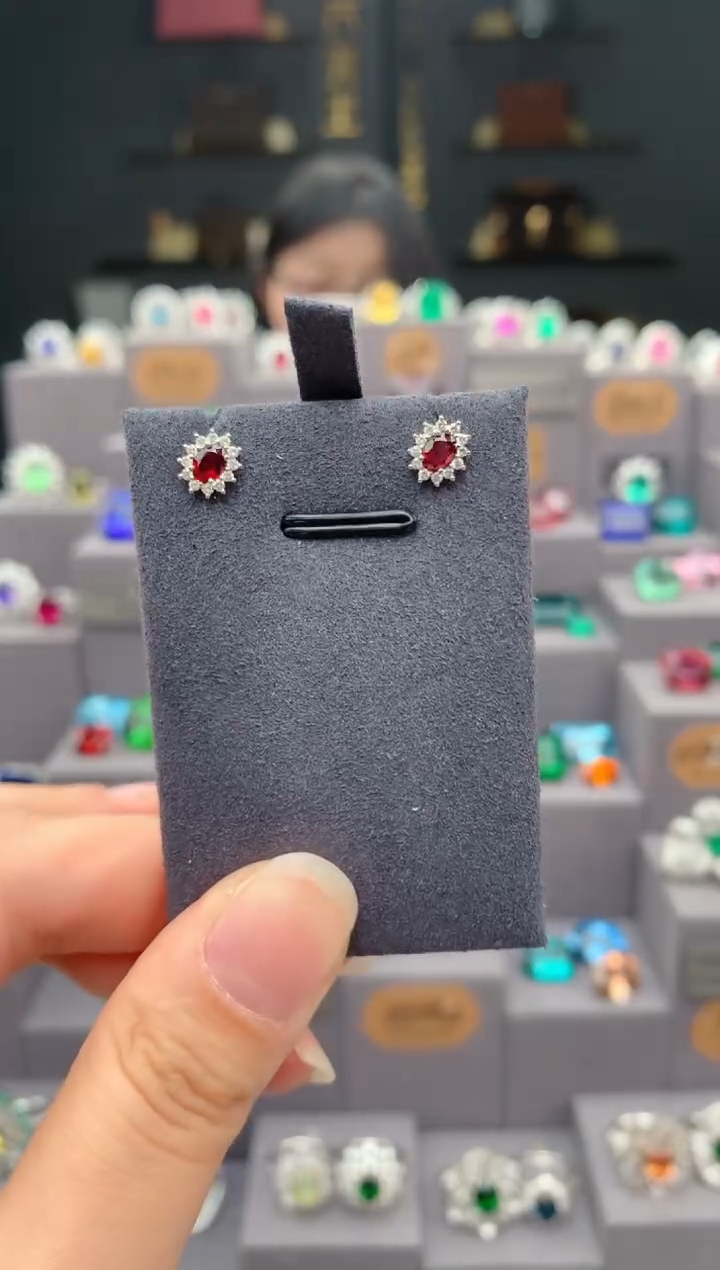 耳钉18K金镶嵌红宝石36分红宝石耳钉