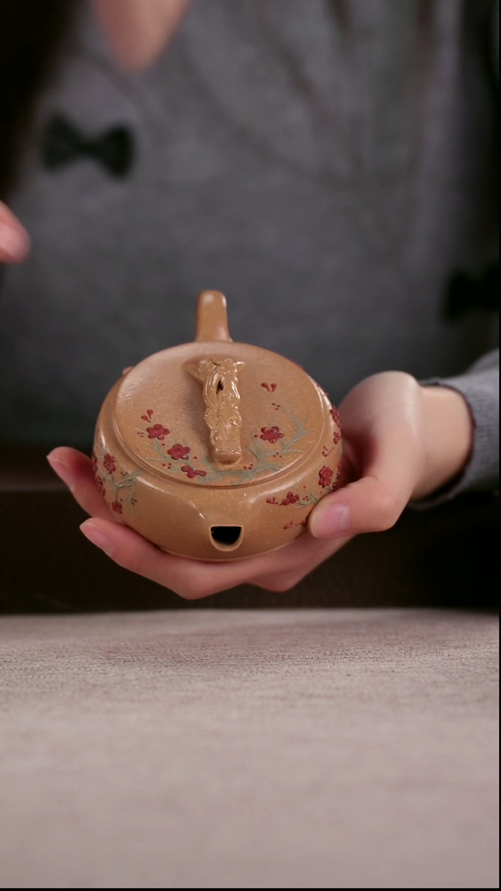 茶壶紫砂老段泥梅花堆绘如意汉瓦