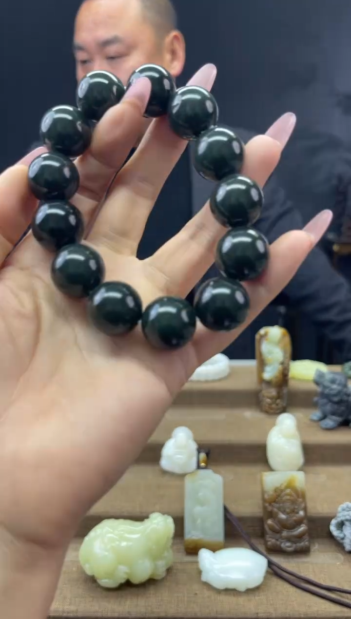 颈饰未镶嵌和田玉1