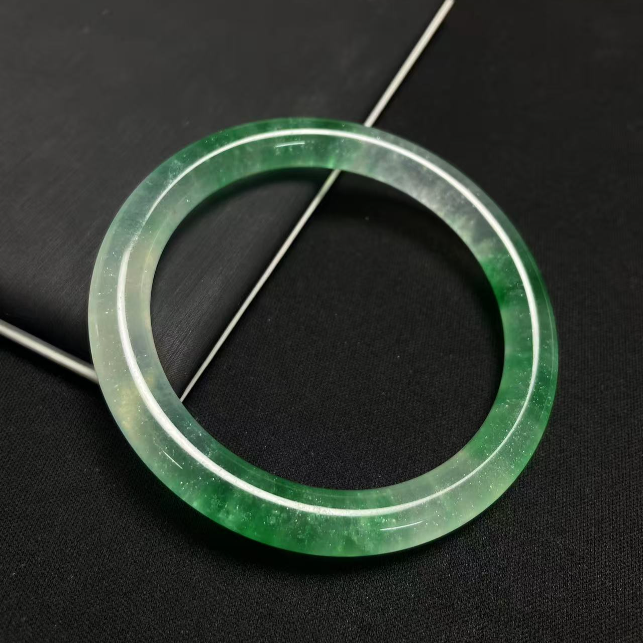 [停业清货]冰绿飘圆条手镯-805-多样性发一奇石