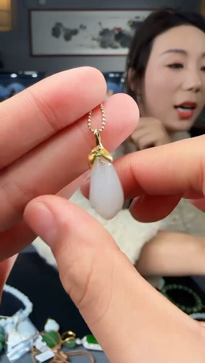 【闪购商品】和田玉吊坠(不含链)18K金镶嵌1