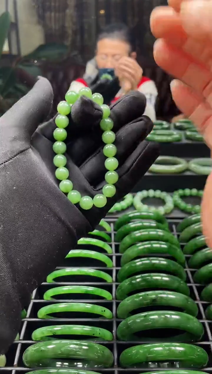 未镶嵌手串和田玉（碧玉）难****路卡10无黑碧玉手串（多样性发一）