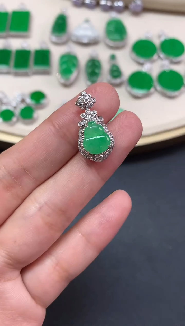 【闪购商品】翡翠吊坠(不含链)18K金镶嵌Q41|3980