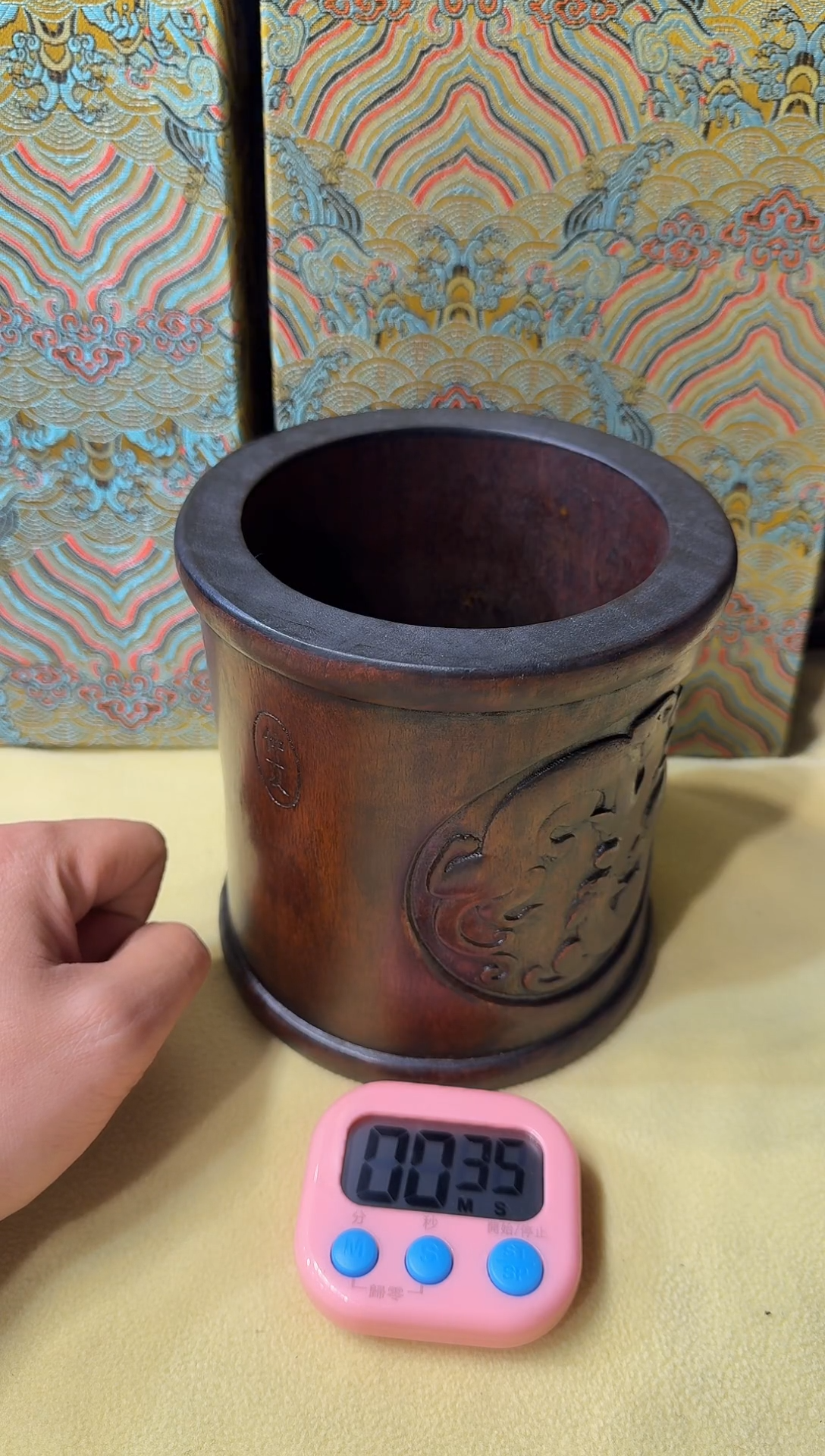 贡木张*彪黄笔筒11111111111