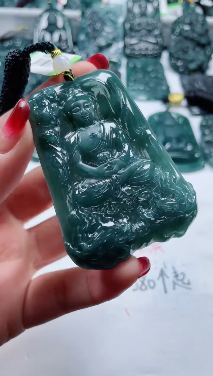 【闪购商品】翡翠颈饰未镶嵌          