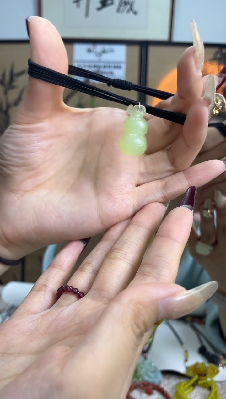 【闪购商品】岫玉皮筋未镶嵌多样性发货其中发一