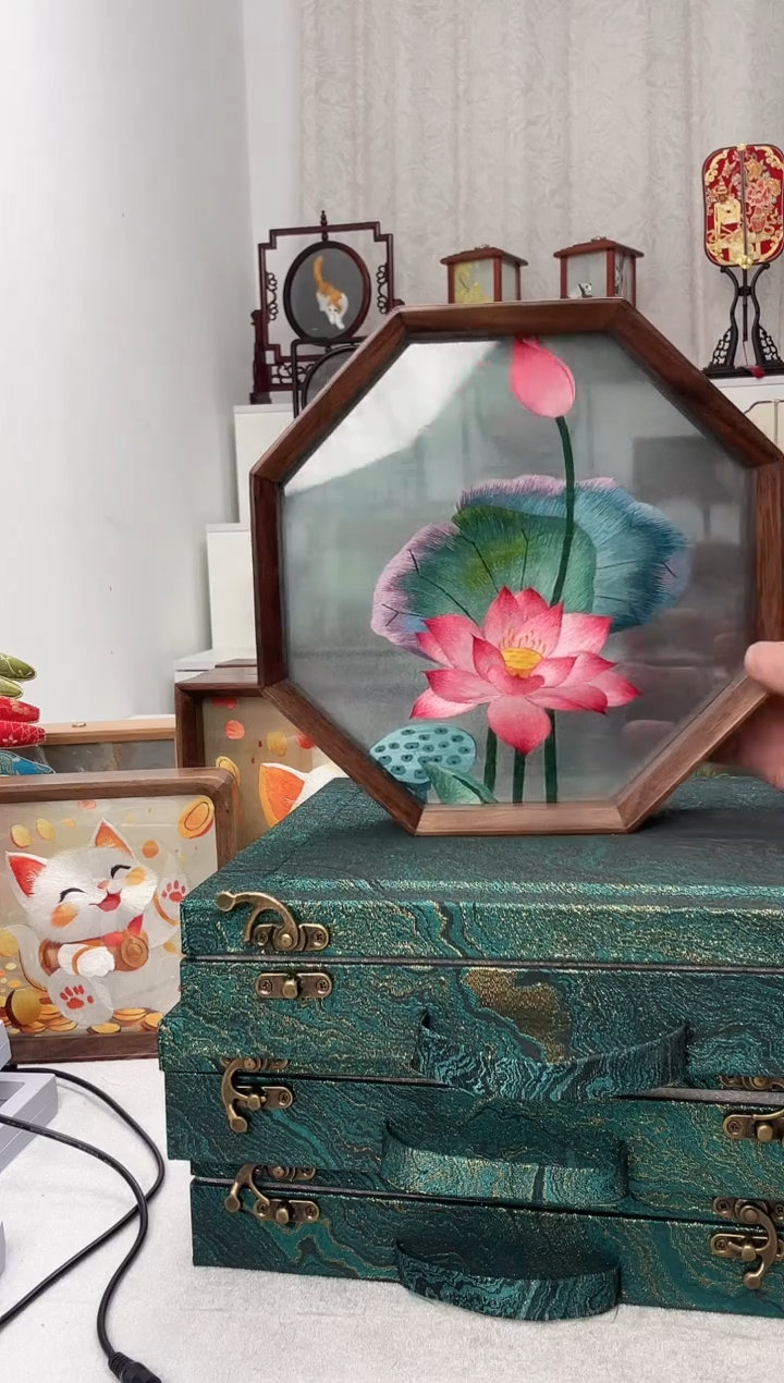 扇子苏绣作品手工摆台