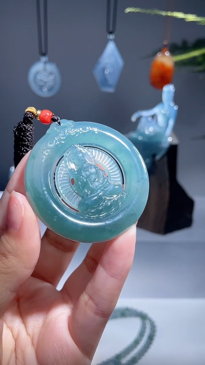 颈饰未镶嵌翡翠观音