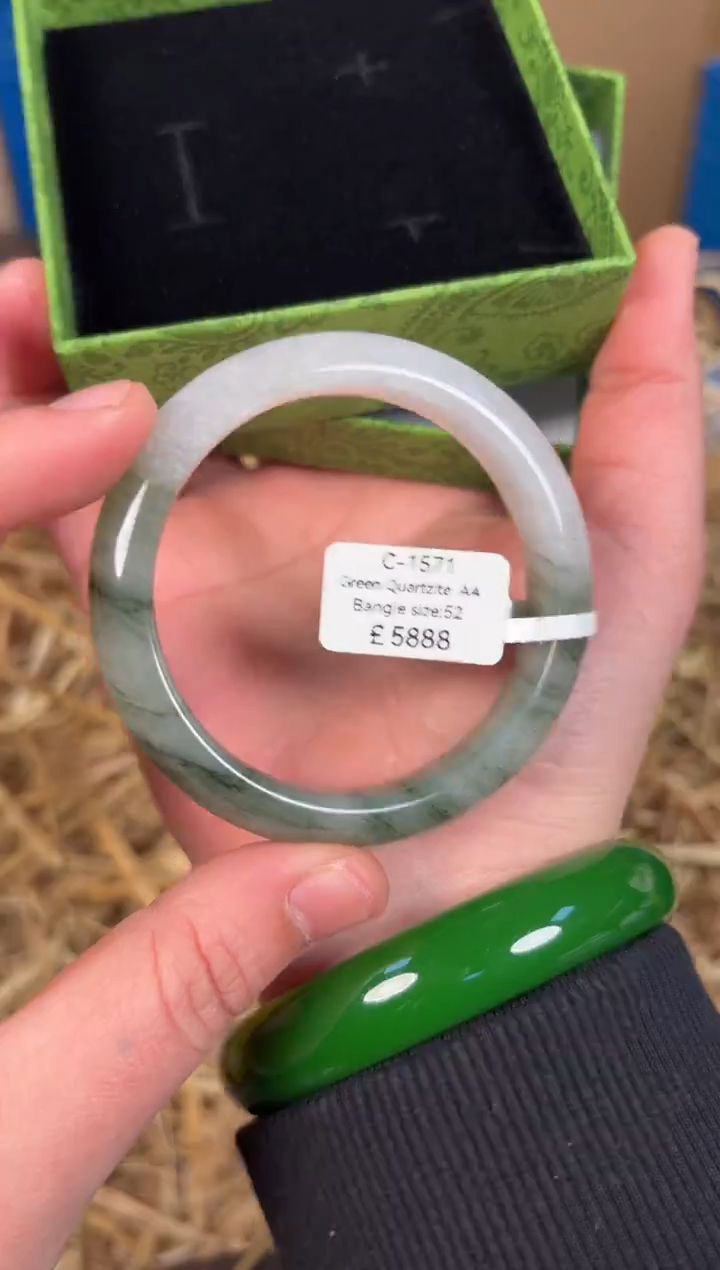 未镶嵌手镯石英质玉C1571