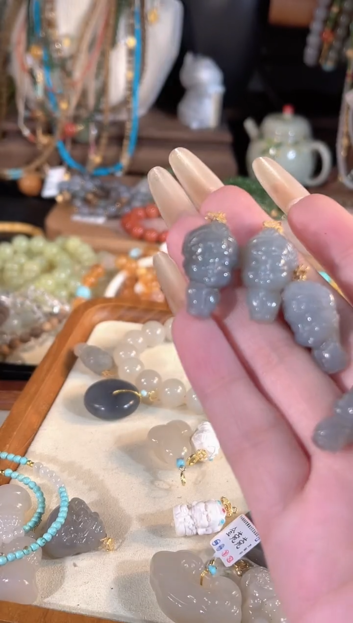 【闪购商品】和田玉吊坠(不含链)18K金镶嵌多样性发货其一