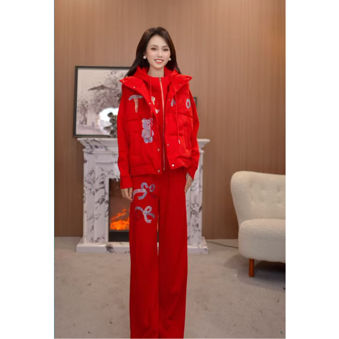 TCH【懒人穿搭】冬款保暖百搭时尚烫钻红色女装套装T75D07E1077