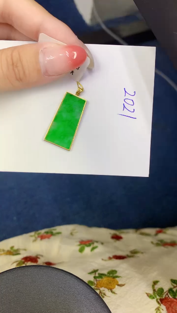 翡翠18K金镶嵌颈饰缅甸天然翡翠A货