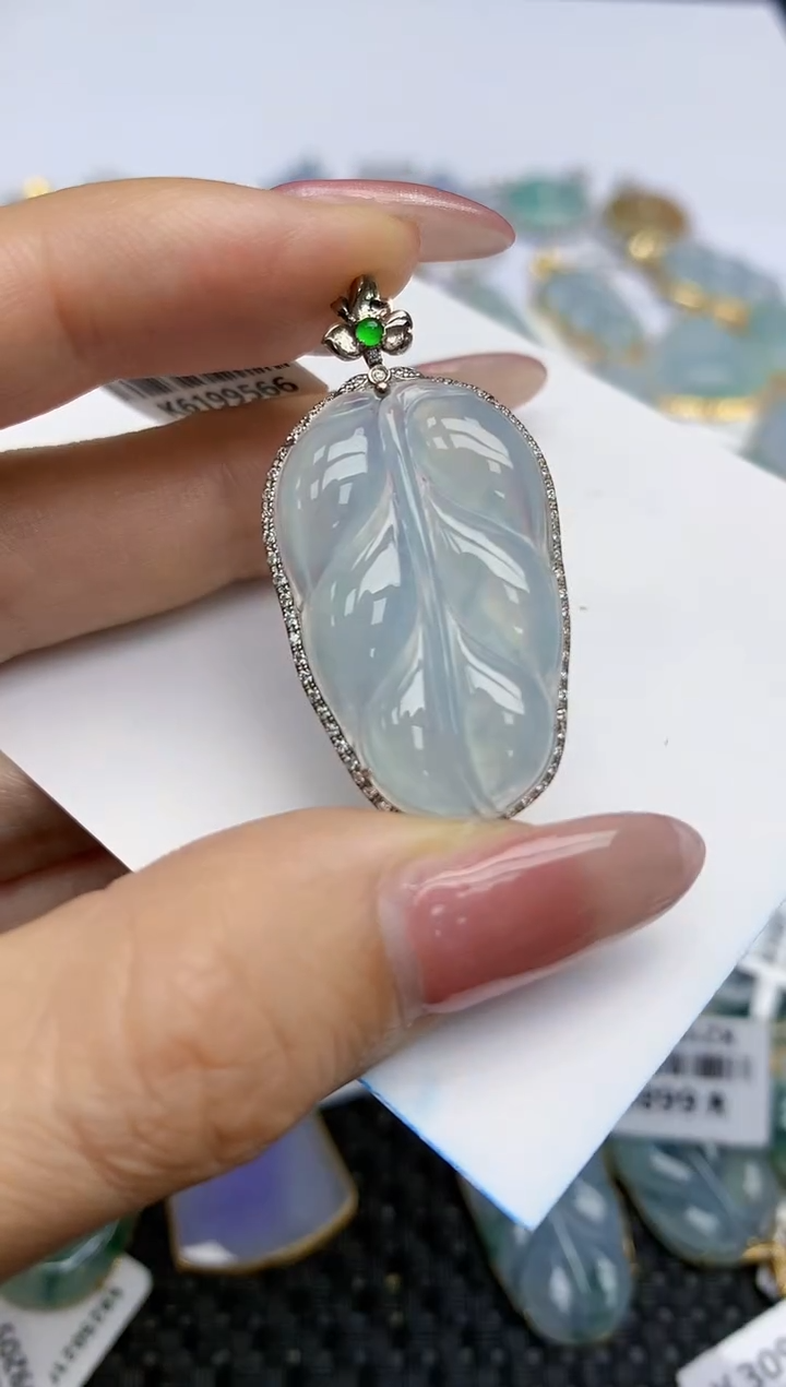 【闪购商品】翡翠挂件18K金镶嵌天然翡翠A货