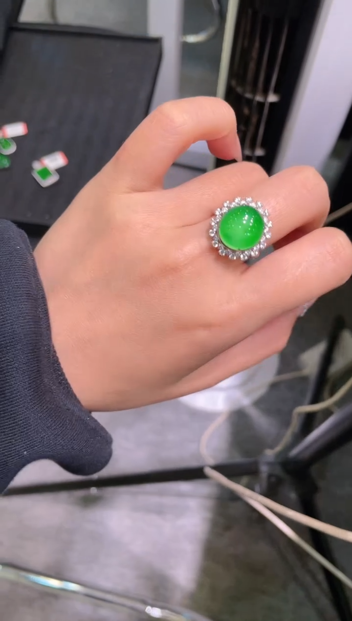 【闪购商品】翡翠吊坠(不含链)18K金镶嵌A58