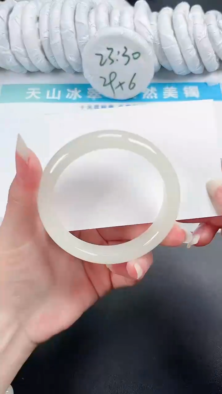 【闪购商品】石英质玉手镯未镶嵌401-58.8