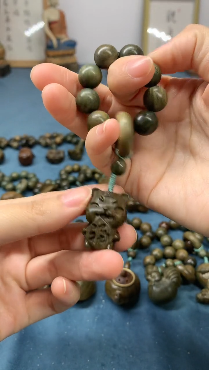 【闪购商品】维腊木（绿檀）把件小福虎 盘玩件