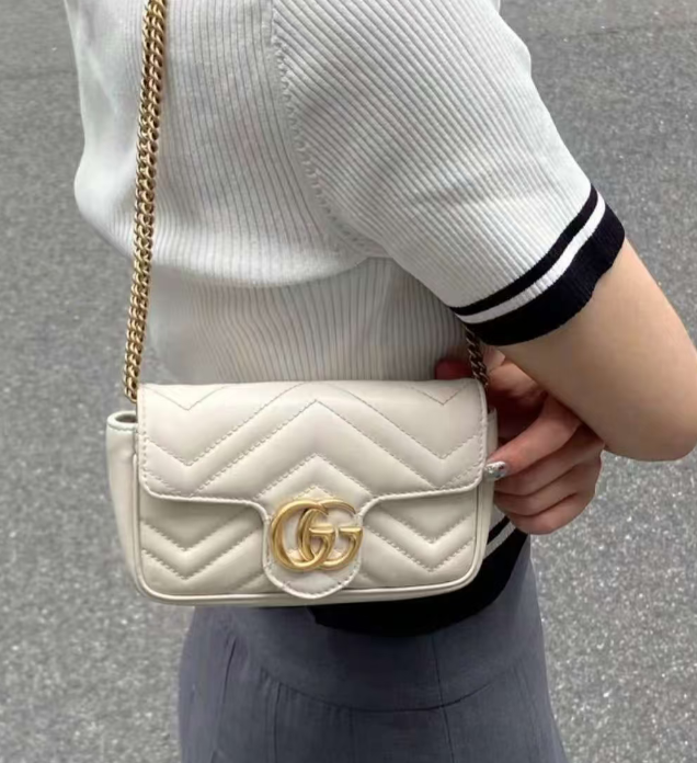 95新 GUCCI/古驰 GUCCI/古驰 marmont mini白色斜挎包bwz11927
