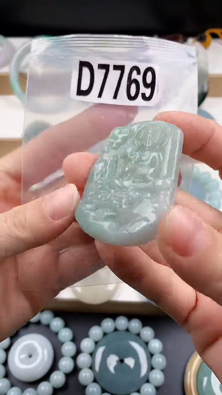 颈饰未镶嵌翡翠天然翡翠吊坠挂件