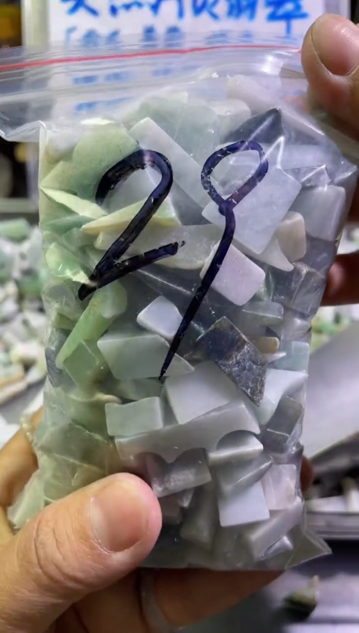 翡翠未镶嵌颈饰天然翡翠小号500克29