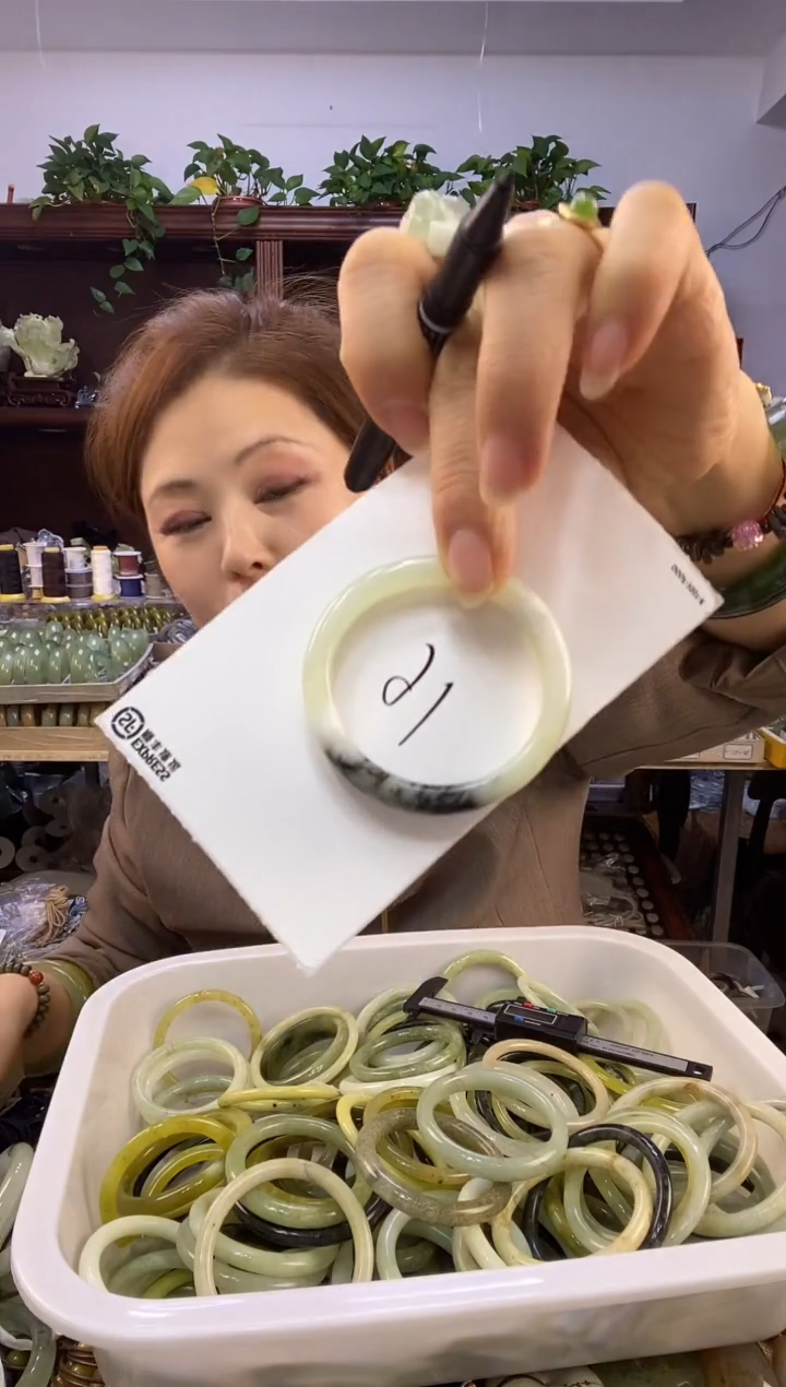 未镶嵌蛇纹石玉手镯蒋*降多样性随机发一16