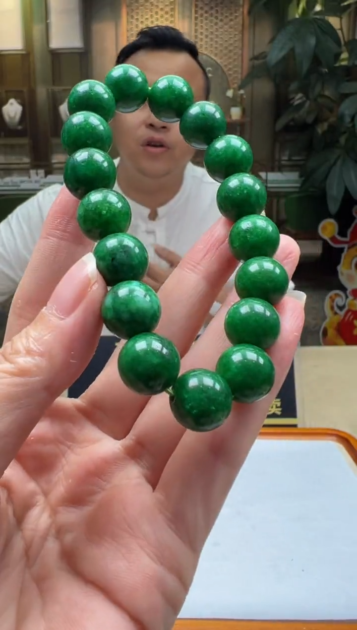 翡翠未镶嵌颈饰Y-2025-6-3-28