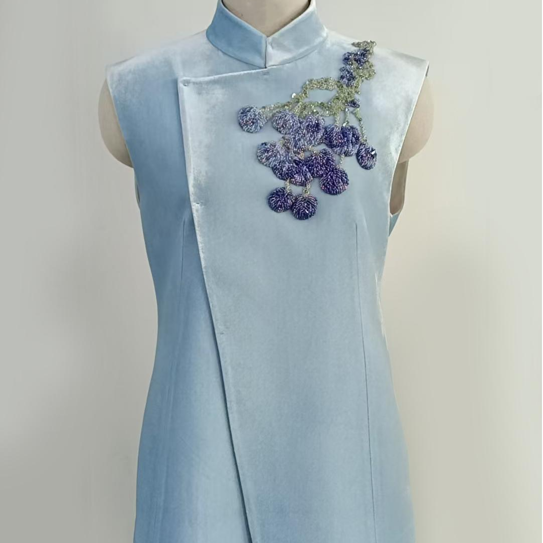 【张羽推荐】LAMAISONJADE 玉琼26春蓝色真丝丝绒手工绣片马甲