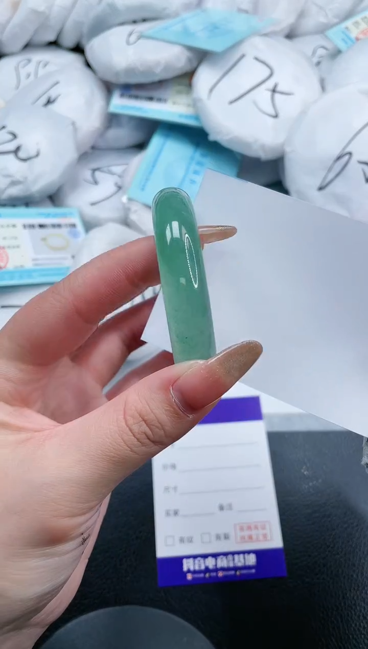 【闪购商品】石英质玉手镯未镶嵌9S251-51