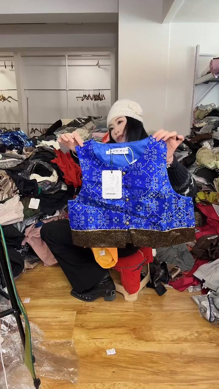 马甲       L码        105-115斤（福利）