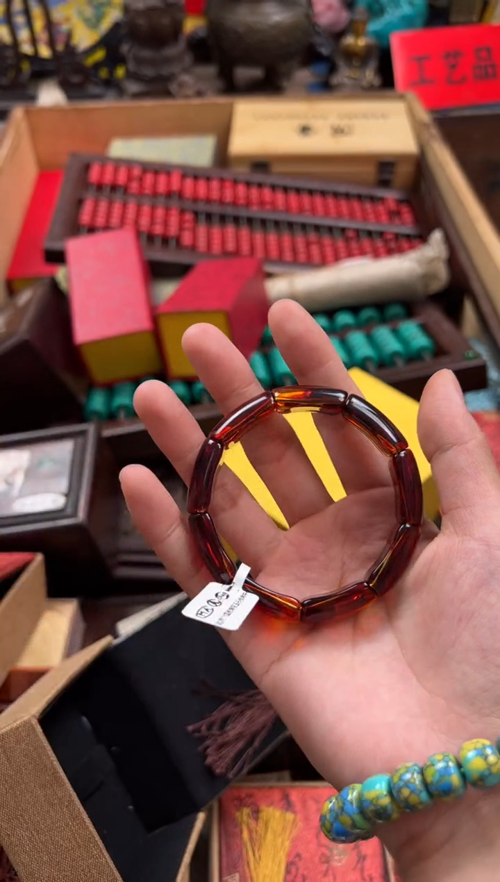 未镶嵌颈饰血珀 ------瓷----- ---