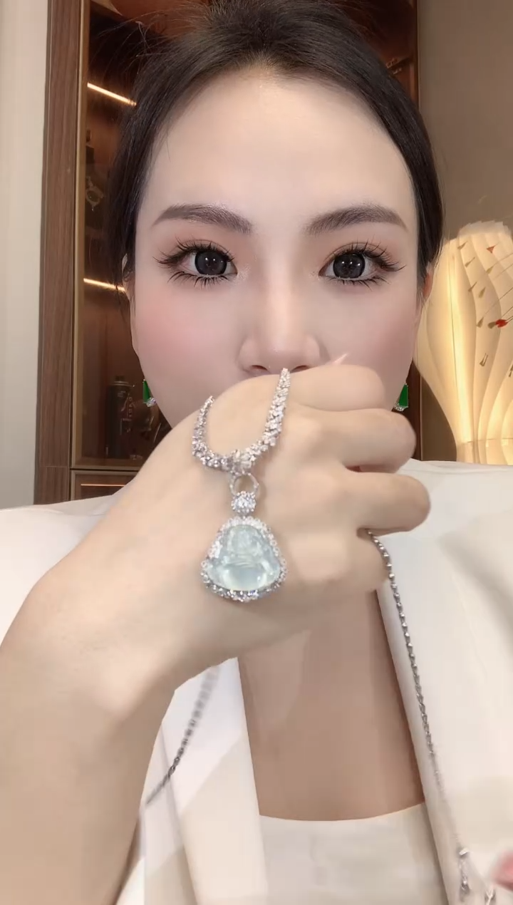 【闪购商品】翡翠吊坠(不含链)18K金镶嵌C65