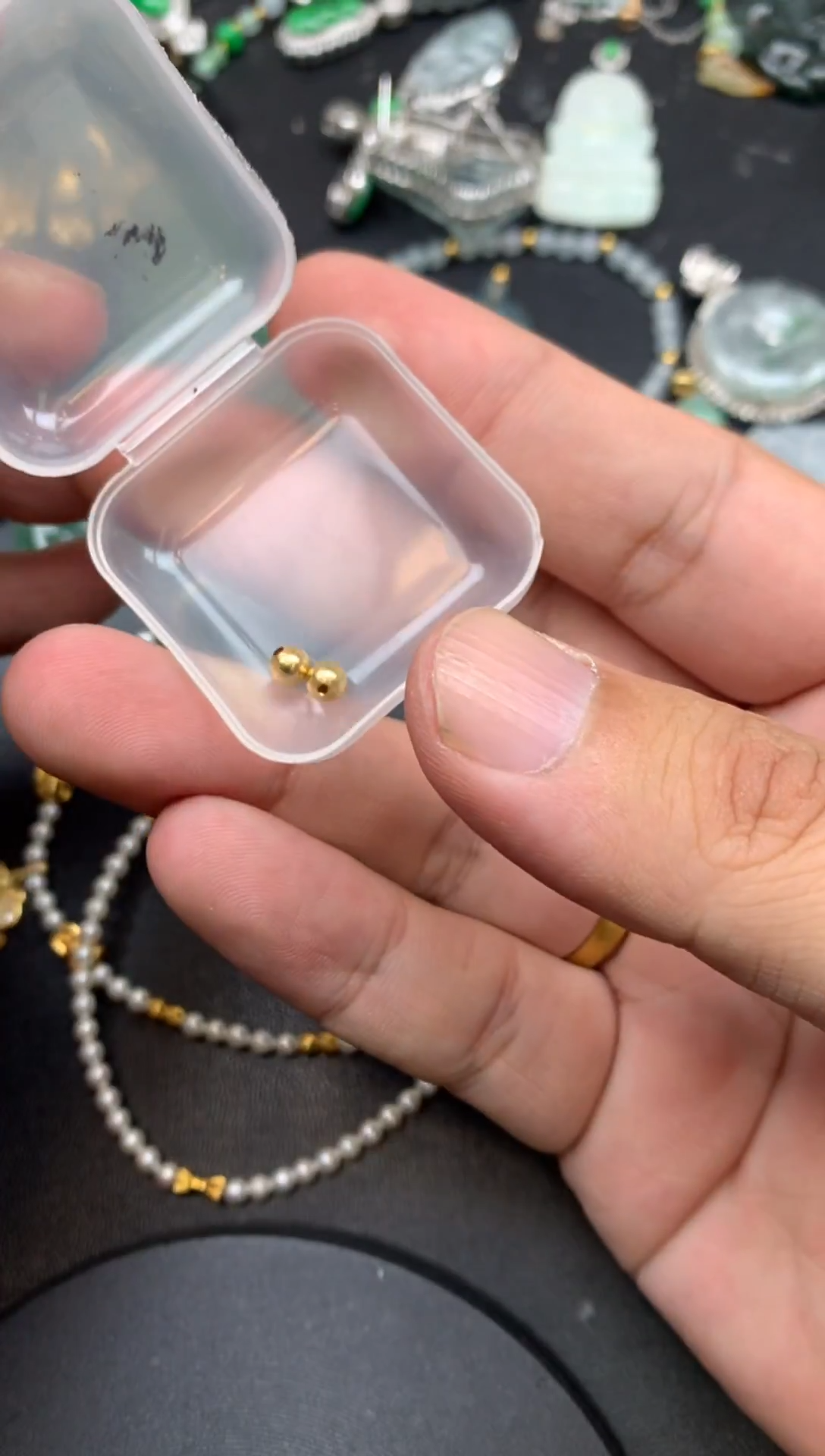 颈饰18K金镶嵌翡翠冬***花单珠4mm