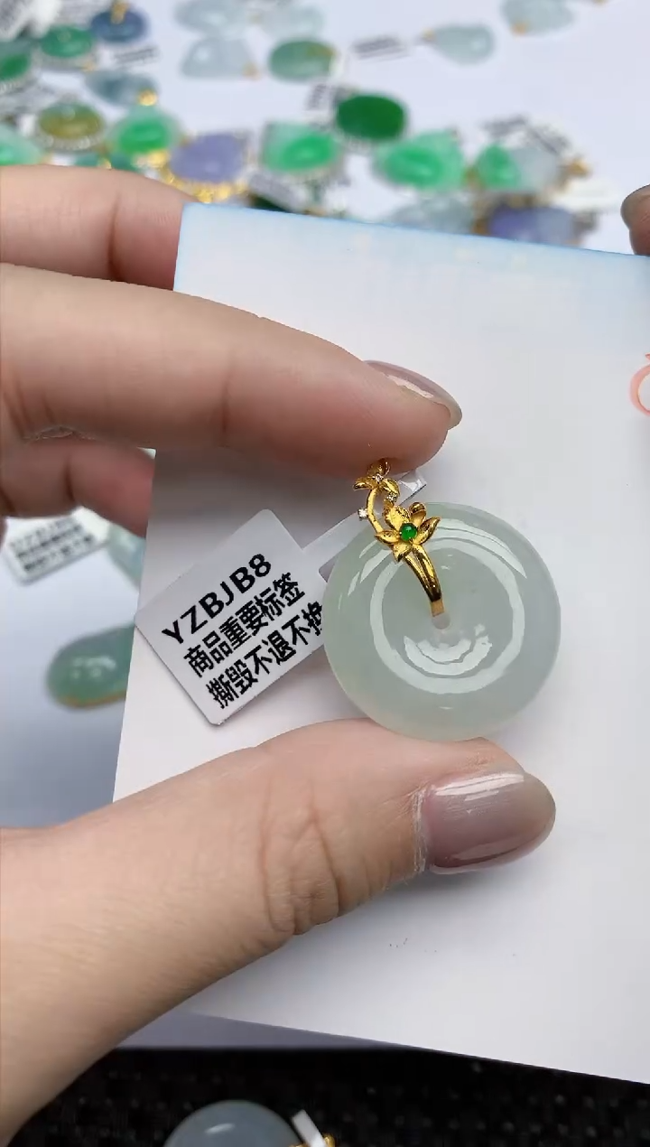 【闪购商品】翡翠挂件18K金镶嵌天然翡翠A货