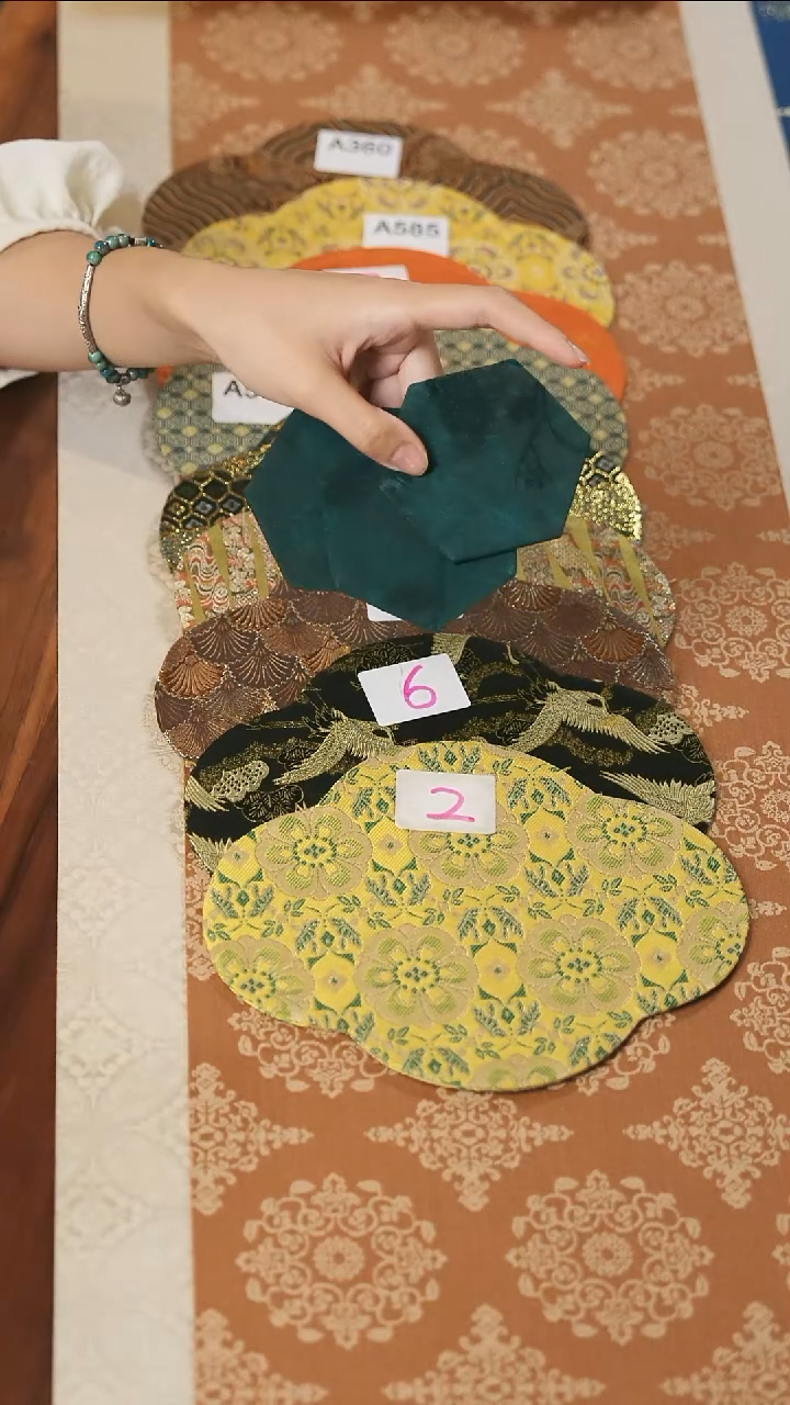 杯垫三片···················