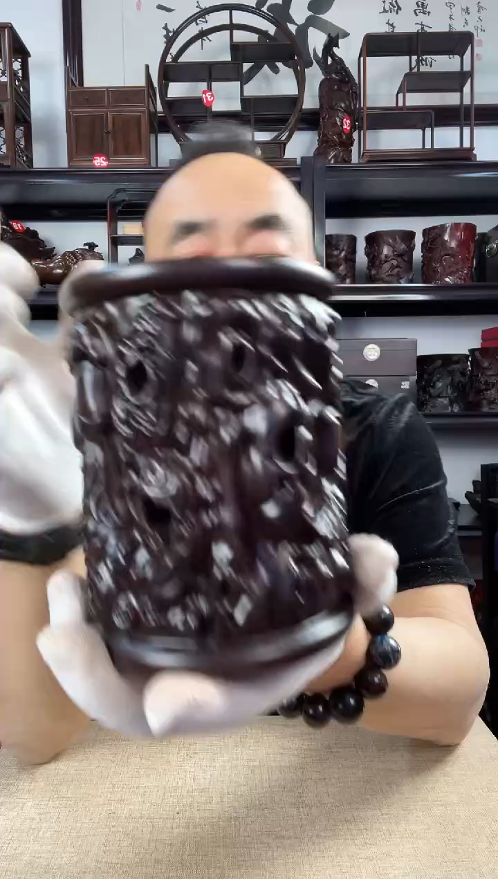 木老李红木工艺品寿桃笔筒