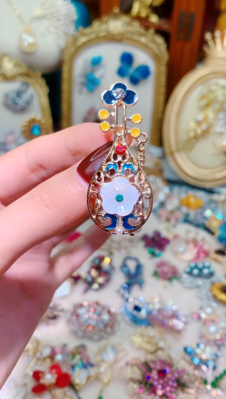 大理石铁合金胸针