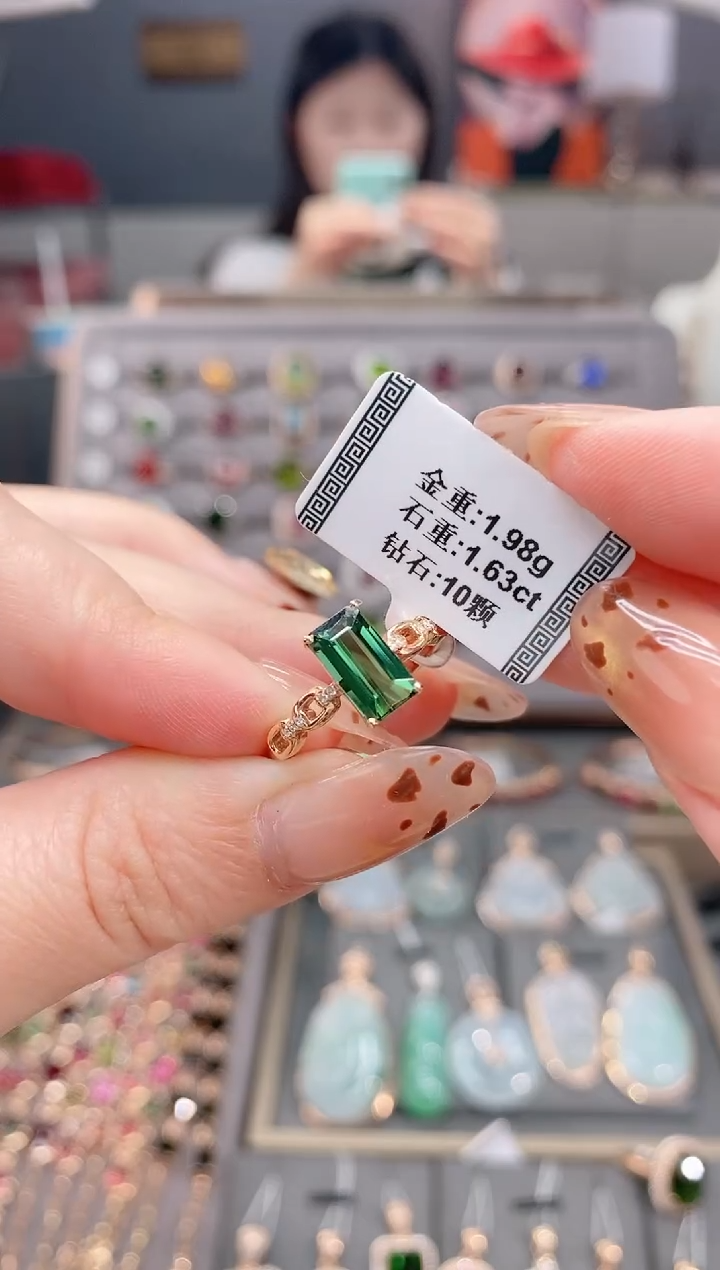 18K金镶嵌戒指碧玺1.63    