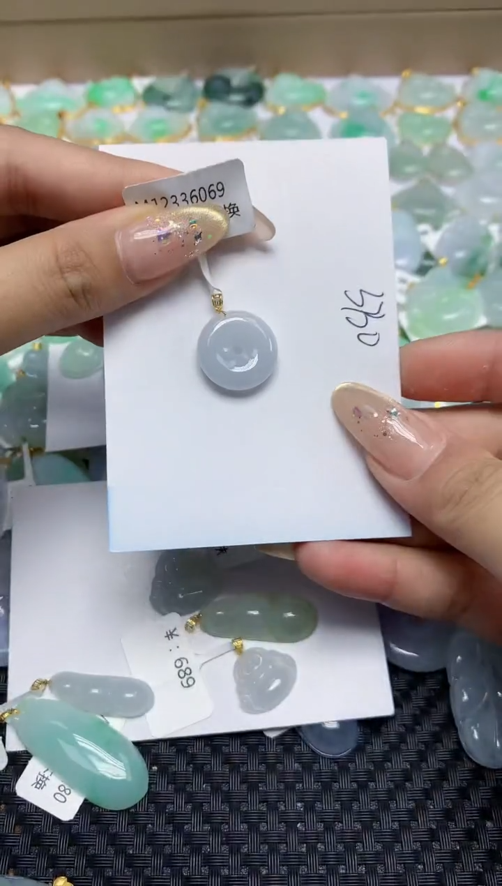 翡翠挂件18K金镶嵌天然翡翠A货