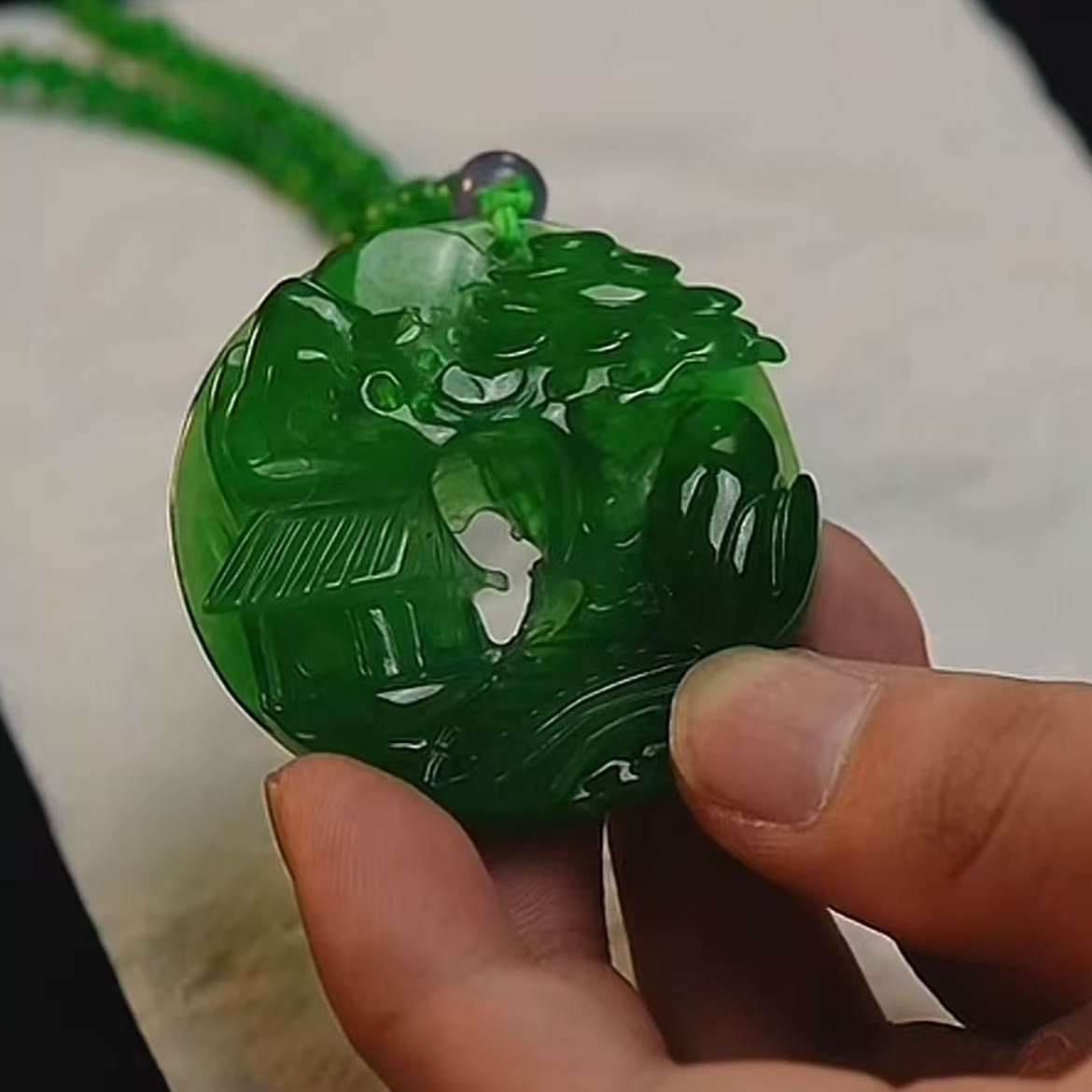 【华夏文物甄选商店02235】翡翠山水项链圆牌