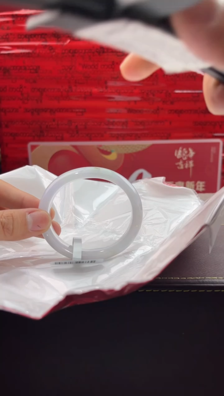 【闪购商品】翡翠手镯未镶嵌13翡翠手镯（微瑕）